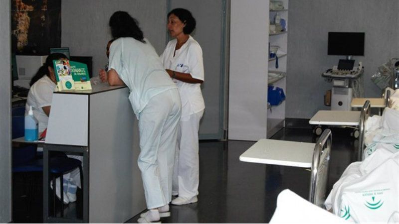 La lavandería del Juan Ramón Jiménez está “colapsada” y se obliga a las trabajadoras a doblar turnos
