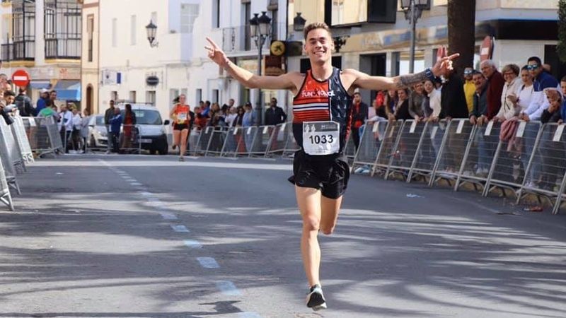 Moisés Antonete y Carmen Castillo, reyes el día en que Lepe es atletismo y emoción