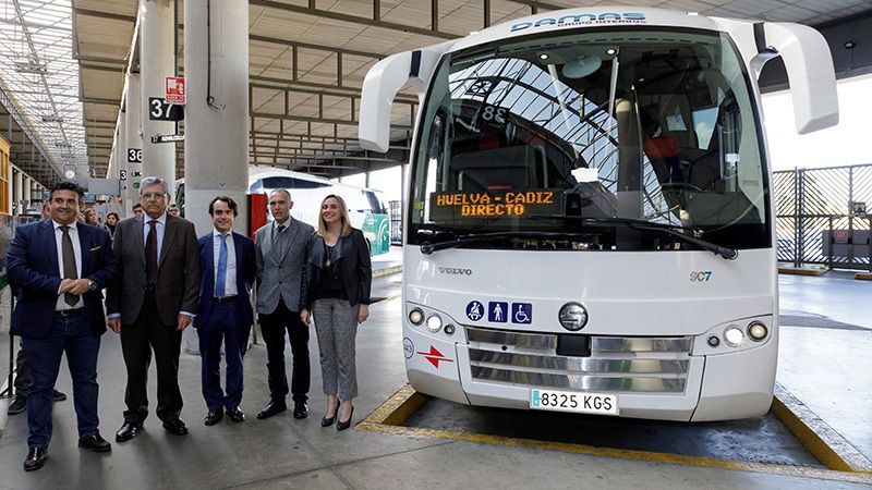 En funcionamiento un servicio directo de autobús entre Huelva y Cádiz que reduce el trayecto que existía hasta en dos horas