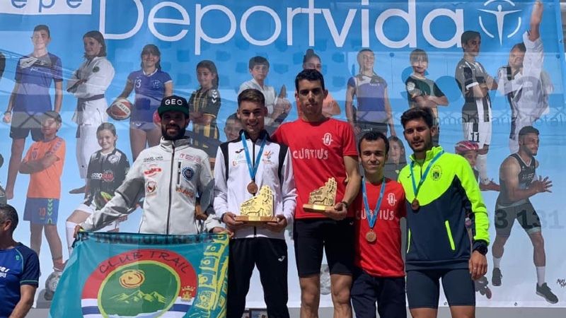 Moisés Antonete y Carmen Castillo, reyes el día en que Lepe es atletismo y emoción