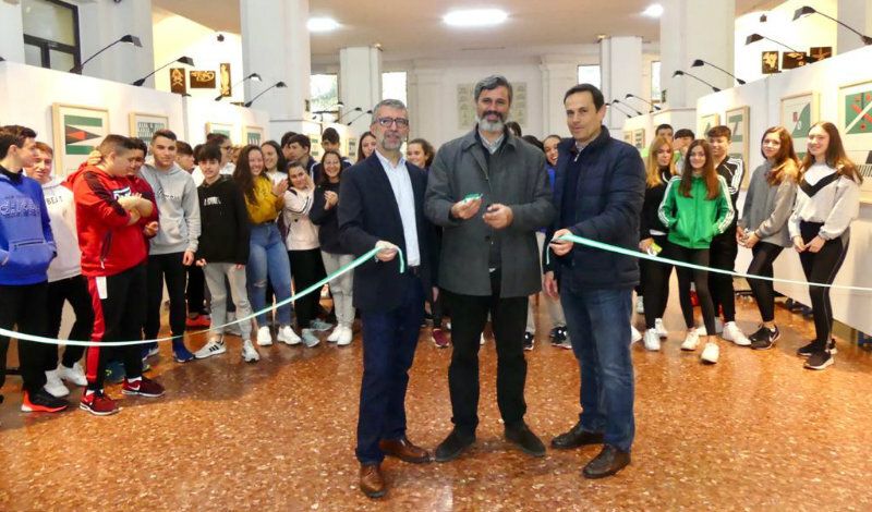 Inaugurada la exposición de las banderas de Andalucía de José Caballero