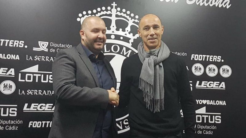 Calderón, al que suplió Claudio en el Cádiz, cataloga al Decano como 'rival de postín'