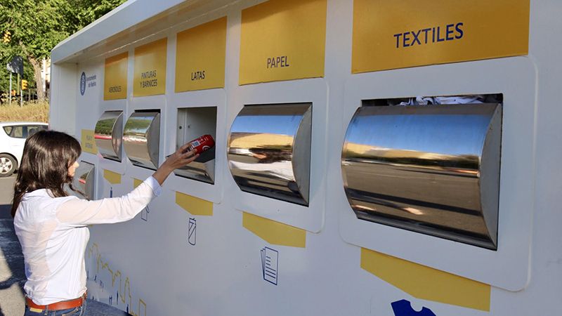 El Punto Limpio Móvil ha permitido 'rescatar' para el reciclaje más de 20 toneladas de residuos