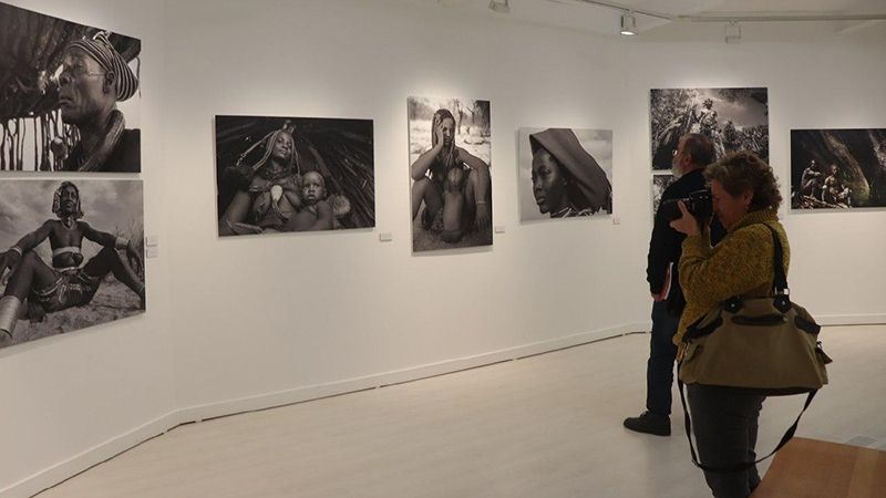 'Confines: más allá de la globalización', de Eduardo Lostal, puede verse en el Rectorado