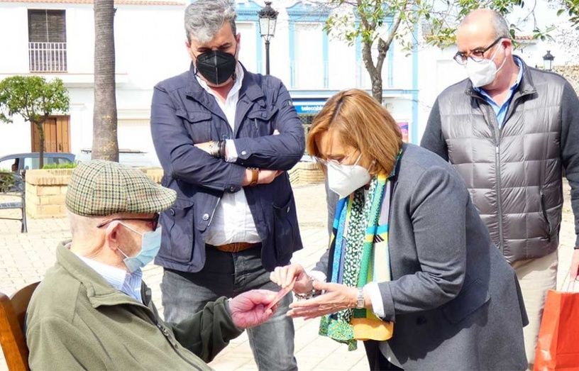 El PSOE celebra el 28F homenajeando a su militante más longevo