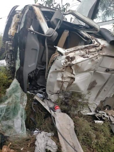 Tres heridos en el accidente de un camión en término municipal de Alosno