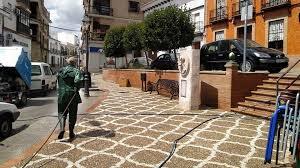 Bollullos cierra la guardería municipal y reabre su mercadillo de los lunes