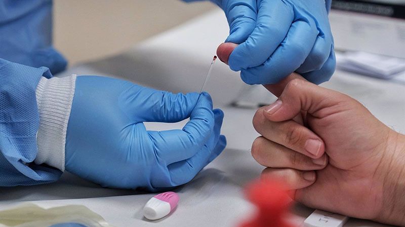 Confinados cuatro sanitarios del centro salud de Cartaya tras atender a una mujer contagiada que se puso de parto