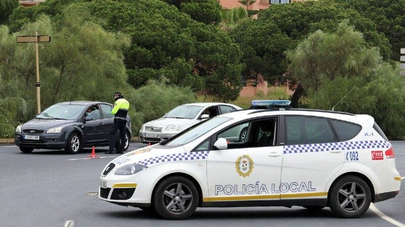 Denuncian a cinco personas por reunirse a hacer un botellón a las dos de la mañana en Punta Umbría