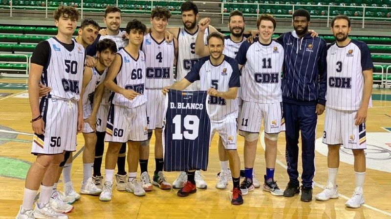 El Ciudad de Huelva le dedica a David Blanco su remontada en Cáceres (47-63)