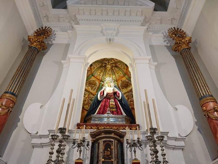 La catedral de La Merced vive una estampa única con María Santísima de los Dolores