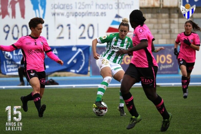 El Sporting Huelva llega tarde al derbi (2-0)