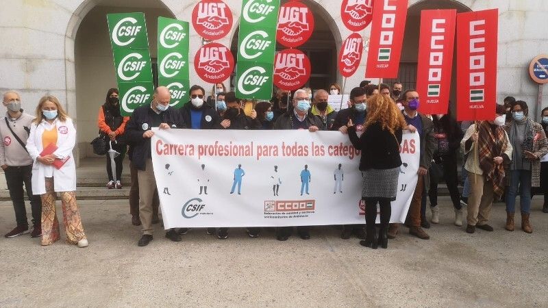 Sanitarios vuelven a salir a la calle para reclamar la carrera profesional para todas las categorías del SAS