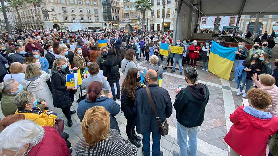 Huelva arropa a la comunidad ucraniana frente a la agresión rusa