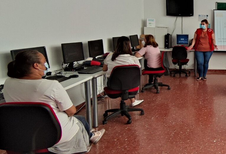 El Plan de Empleo de Cruz Roja cumple 20 años ayudando a más de 3.000 onubenses al año
