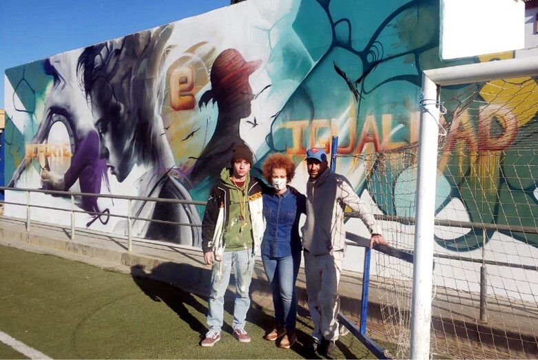 El Pabellón Hernández Albarracín luce un nuevo mural 'por la igualdad en el deporte'