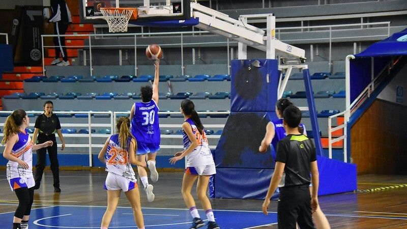 Victoria sin complicaciones del Ciudad de Huelva femenino (65-37)