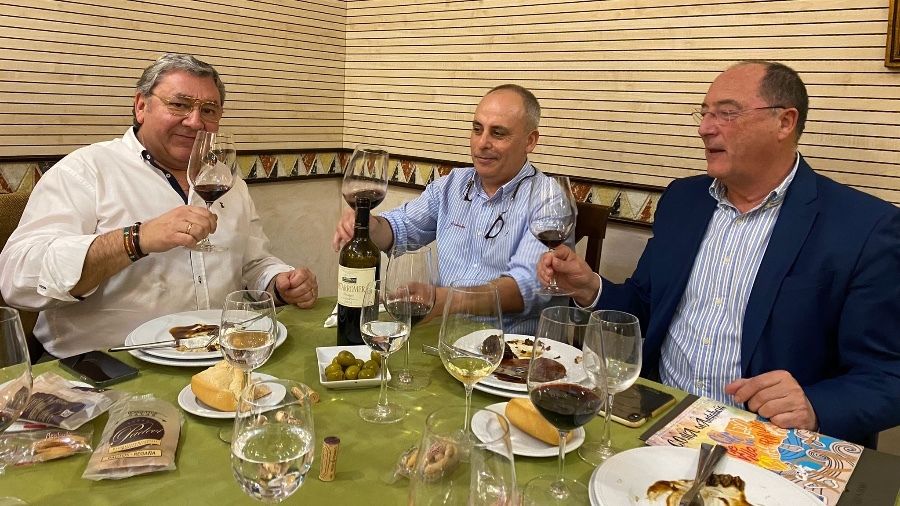 Carlos Moro conquista Huelva con sus vinos y se maravilla con su gastronomía