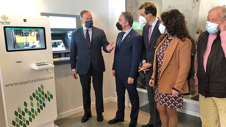 Caja Rural del Sur, Vodafone y el Gobierno andaluz colaboran para lanzar una solución tecnológica que acerca las sucursales bancarias a zonas rurales