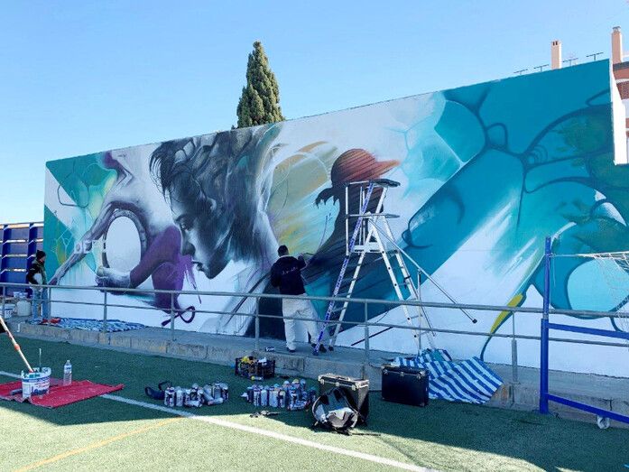 El Pabellón Hernández Albarracín luce un nuevo mural 'por la igualdad en el deporte'