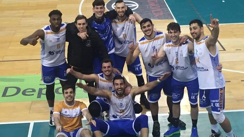 Victoria de mérito del Huelva Comercio en Cáceres (68-79)