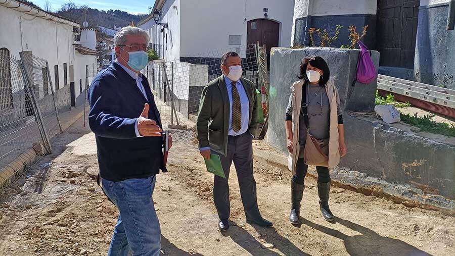 La Junta aporta más de 36.600 euros a las obras del PFEA en Fuenteheridos que dan trabajo a 70 vecinos