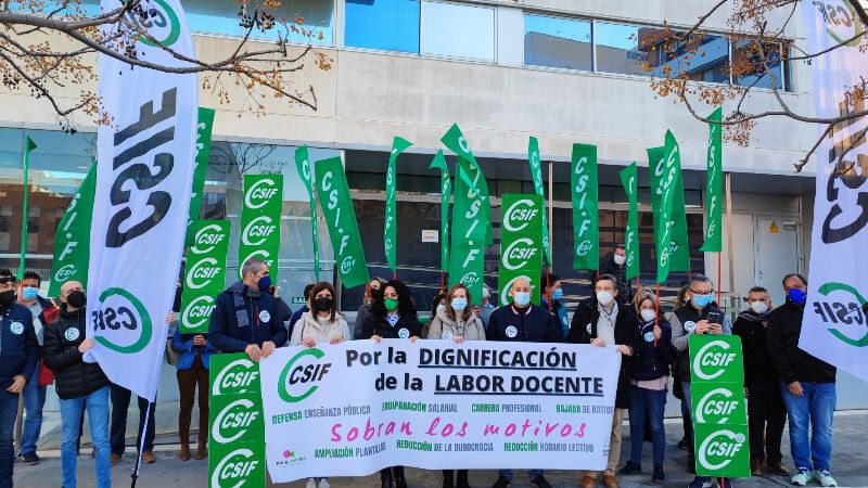 CSIF clama por la 'dignificación del profesorado', del cual un 94% siente que su labor no es reconocida