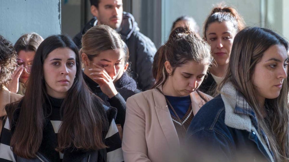 La comunidad universitaria enmudece ante la tragedia del piso de estudiantes en Huelva