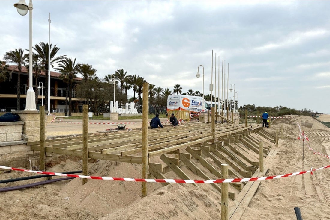 Arrancan las obras de remodelación del acceso central a la playa desde el Paseo Marítimo de Islantilla