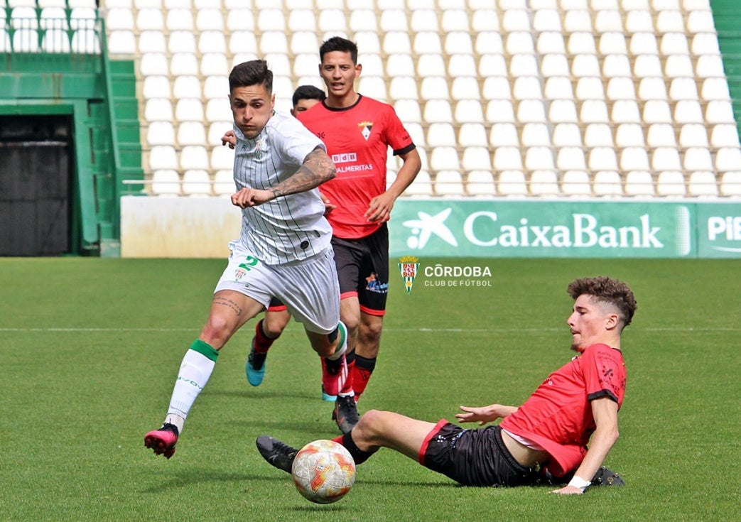 El Ayamonte, arrasado en Córdoba (5-2) y el Bollullos casi frena al líder (1-2)