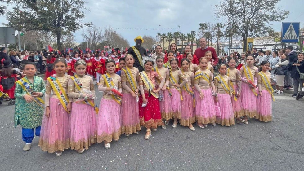 Más de 700 niños inundan de color las calles de Isla Cristina