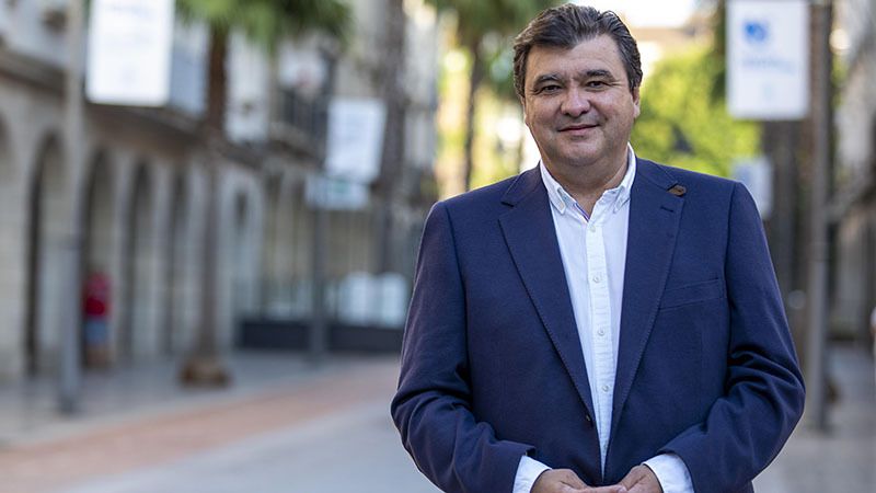 Gabriel Cruz confirma al fin que repetirá como candidato y deja en papel mojado su compromiso ante notario