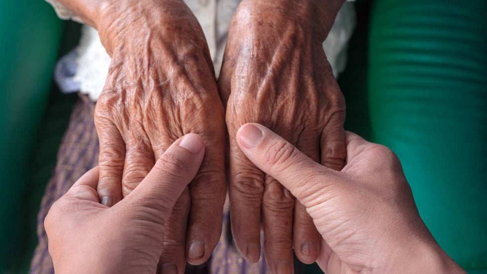 Repunte de los fallecimientos y nacimientos bajo mínimos en 2022