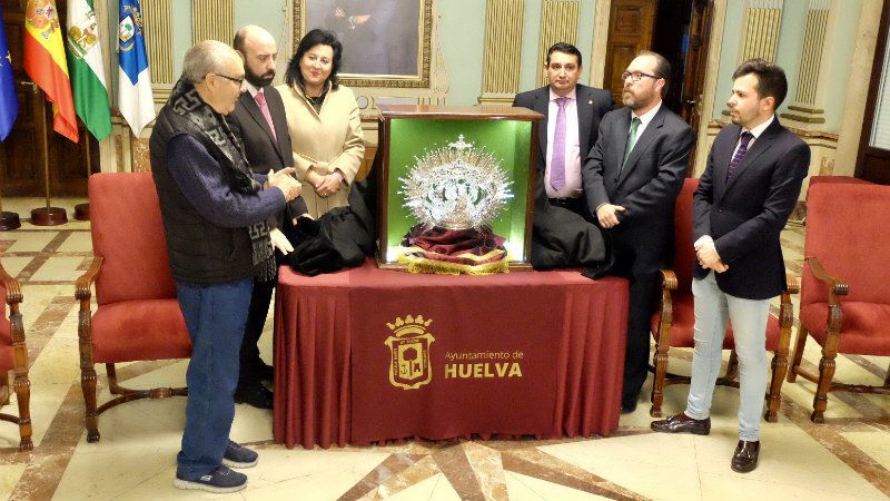 Presentada una nueva corona para la Virgen de La Soledad