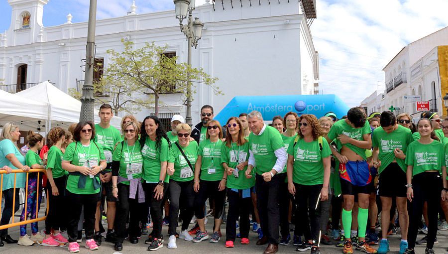 Más de 500 personas participan en Cartaya en la marcha benéfica contra el Cáncer