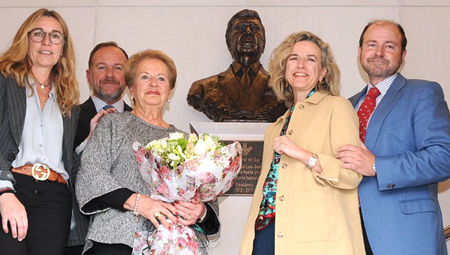 Caja Rural homenajea a García Palacios con un busto en su sede de la capital