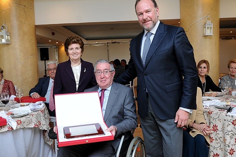 Caja Rural homenajea a García Palacios con un busto en su sede de la capital