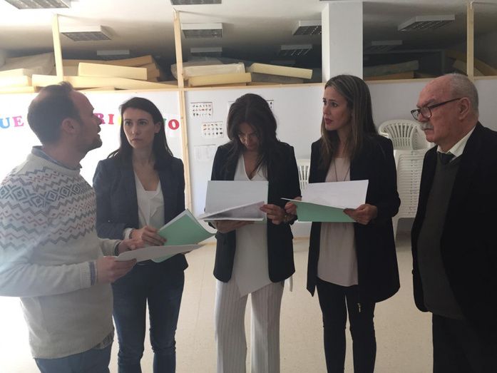 Ponen a disposición del sector de la fresa mediadoras interculturales para atender las dudas de las temporeras