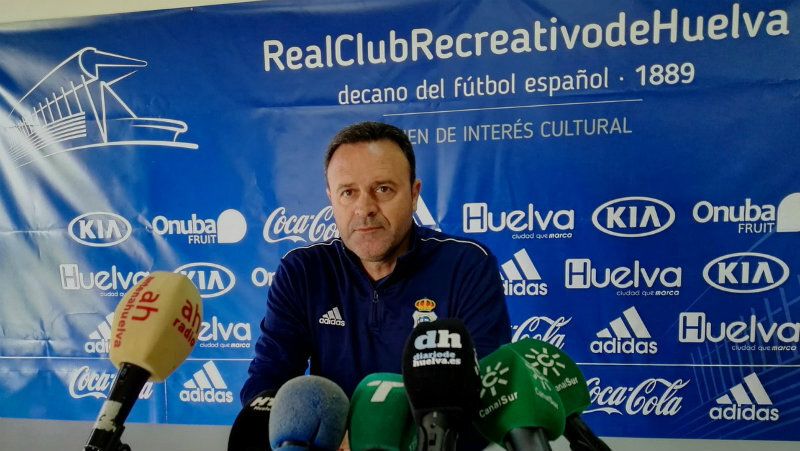 Salmerón: 'Me da rabia que se diga que el equipo sale a no encajar y que me cataloguen de defensivo'