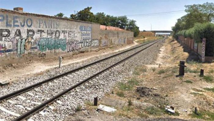 Muere una joven de 14 años arrollada por el tren Huelva-Madrid cuando se hacía fotos junto la vía