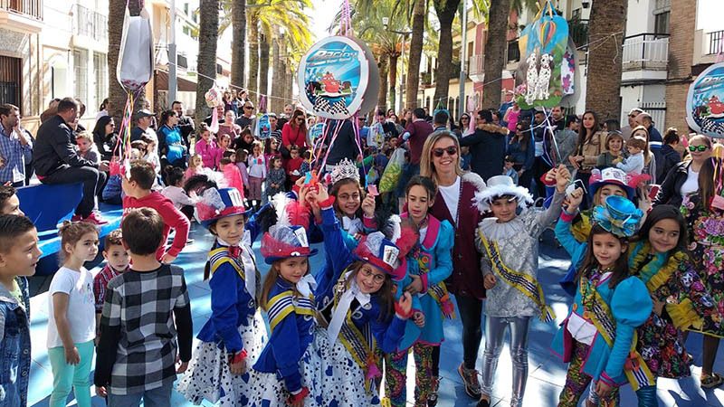 Gran final para el carnaval isleño con el domingo de piñatas