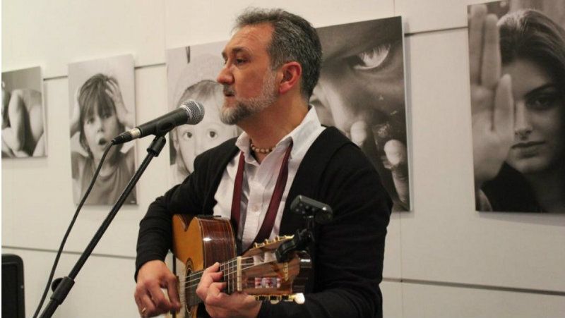 El cantautor moguereño Nicolás Capelo ofrece este sábado un concierto online