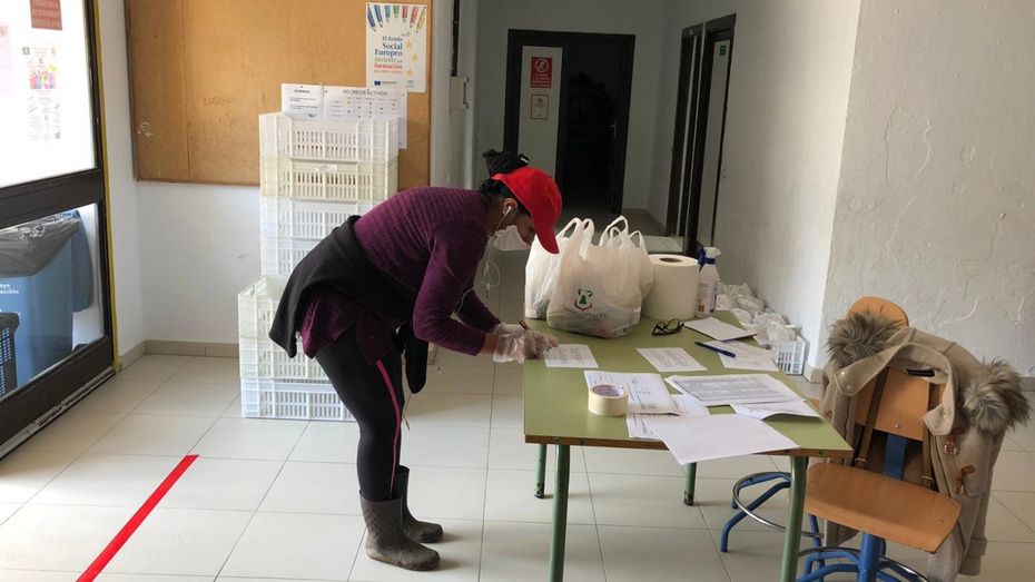 Educación ofrece a partir de hoy tres comidas diarias a los menores en riesgo de exclusión social tras el cierre de los centros