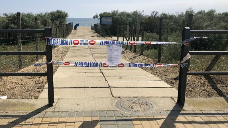 Islantilla sancionará 'con arreglo a lo dispuesto en las leyes' a los que pisen la playa