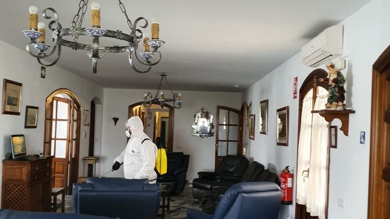 El Ejército desinfecta la residencia de mayores de Higuera de la Sierra