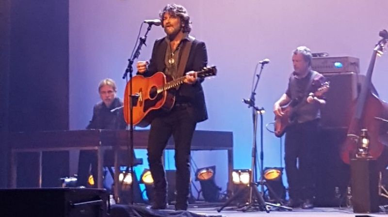 Exquisito striptease de Quique González en el Gran Teatro