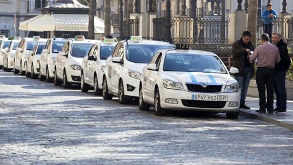 Taxi Huelva establece una tarifa plana de un euro para mayores de 65 que tengan que ir a un centro sanitario