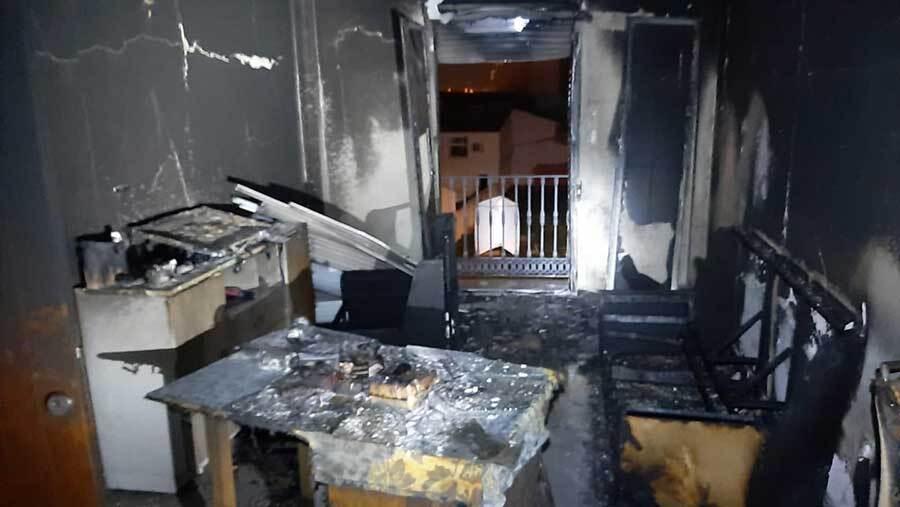 Dos personas desalojadas durante el incendio de una vivienda en Valverde