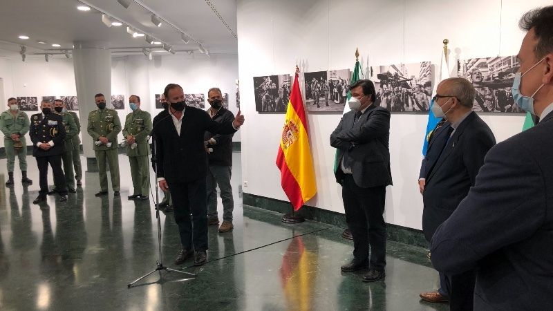 Miguel Temprano muestra la última presencia en Huelva de la Legión