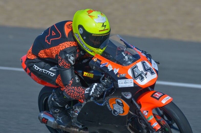 Hugo Millán prepara en Valencia, Jerez y Estoril su debut de abril en el Mundial júnior